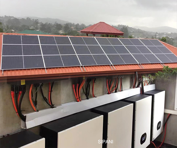 Sistema solar de 30 kW: alimenta a Camerún con baterías de pared de 25 kWh e inversores de 33 kW
