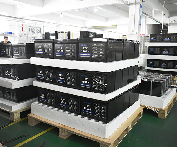 Elegir entre baterías de montaje en bastidor, baterías de montaje en pared y baterías de bastidor de servidores