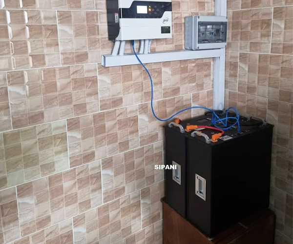 La batería montada en bastidor de los EAU 48v 100ah funcionó con un inversor de 5KW