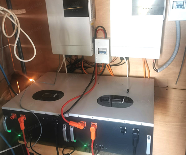 Inversores de 5KW en Paralelo y uso de dos Baterías de Almacenamiento de Energía de 51.2V 150AH