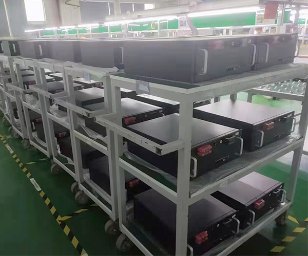 La importancia y los beneficios del respaldo de batería de montaje en rack para racks de servidores