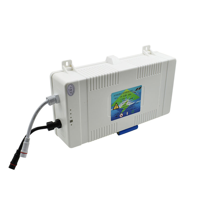 12v 15ah ~ 100ah Control integrado impermeable recargable caja de batería de litio uso para 20w 60w 130w luz de calle Led Solar
