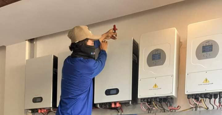 bater&iacute;a de litio montada en la pared